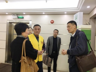 长宁区总工会、新华街道总工会领导到象王公司现场验收“十佳先进职工之家”